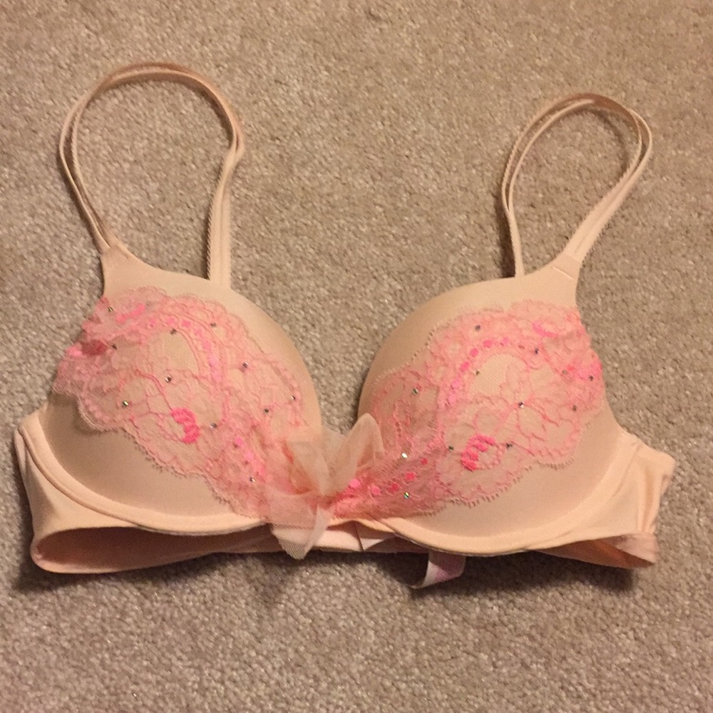 Victoria’s Secret temptation 32C